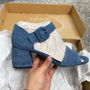 Vionic Women's Chardonnay croco-embossed suede NWB